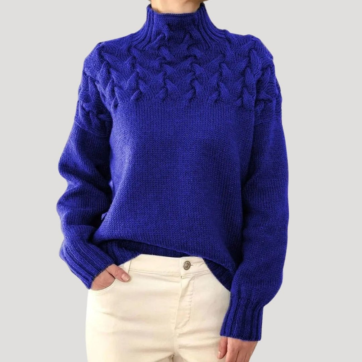 Pull en maille torsadée à col montant