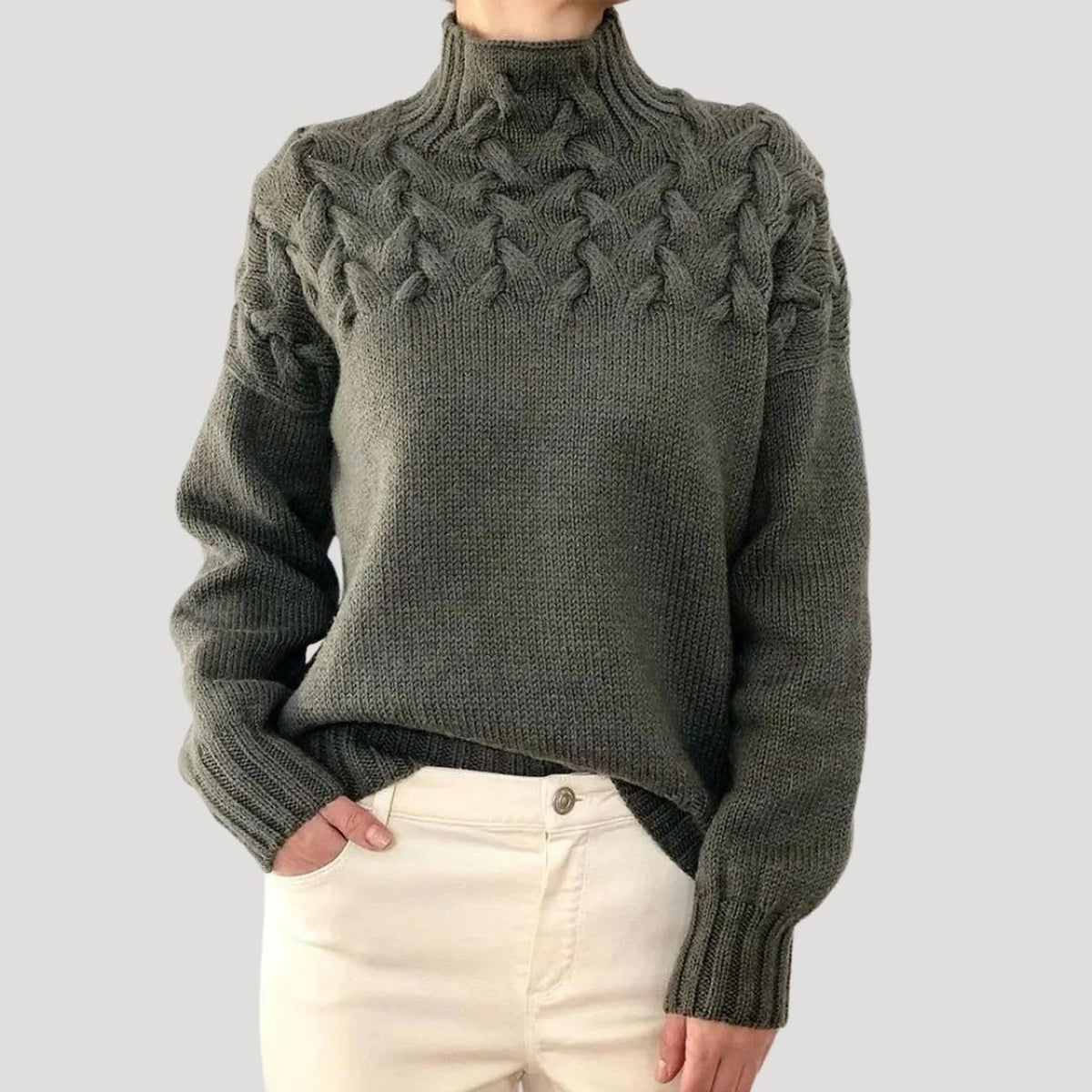 Pull en maille torsadée à col montant