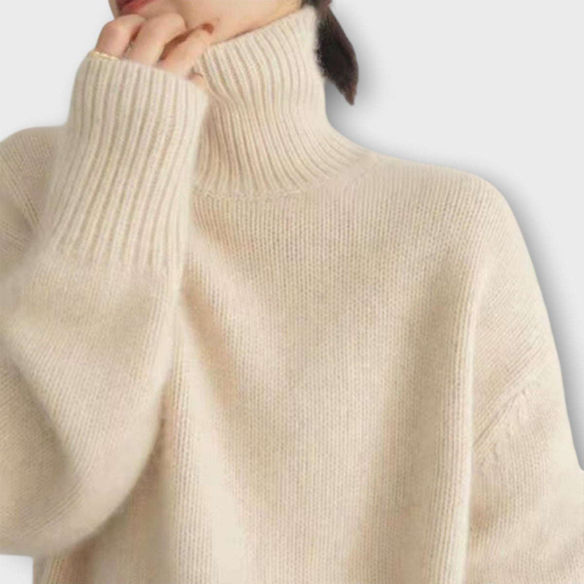 Mera | Pull beige à col roulé