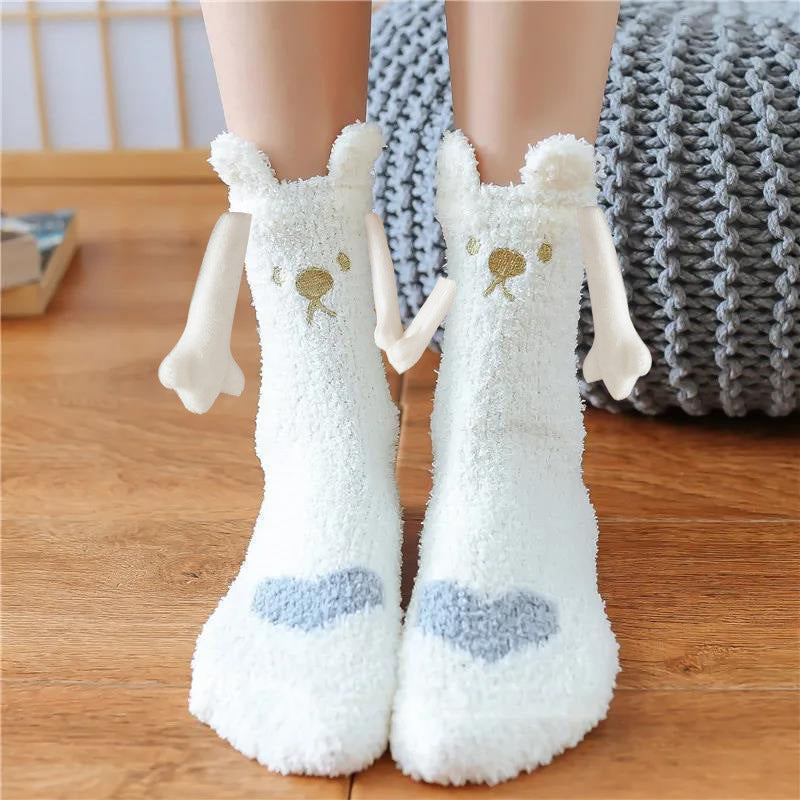 Chaussettes duveteuses de Noël à détails aimantés — Amielle Paris