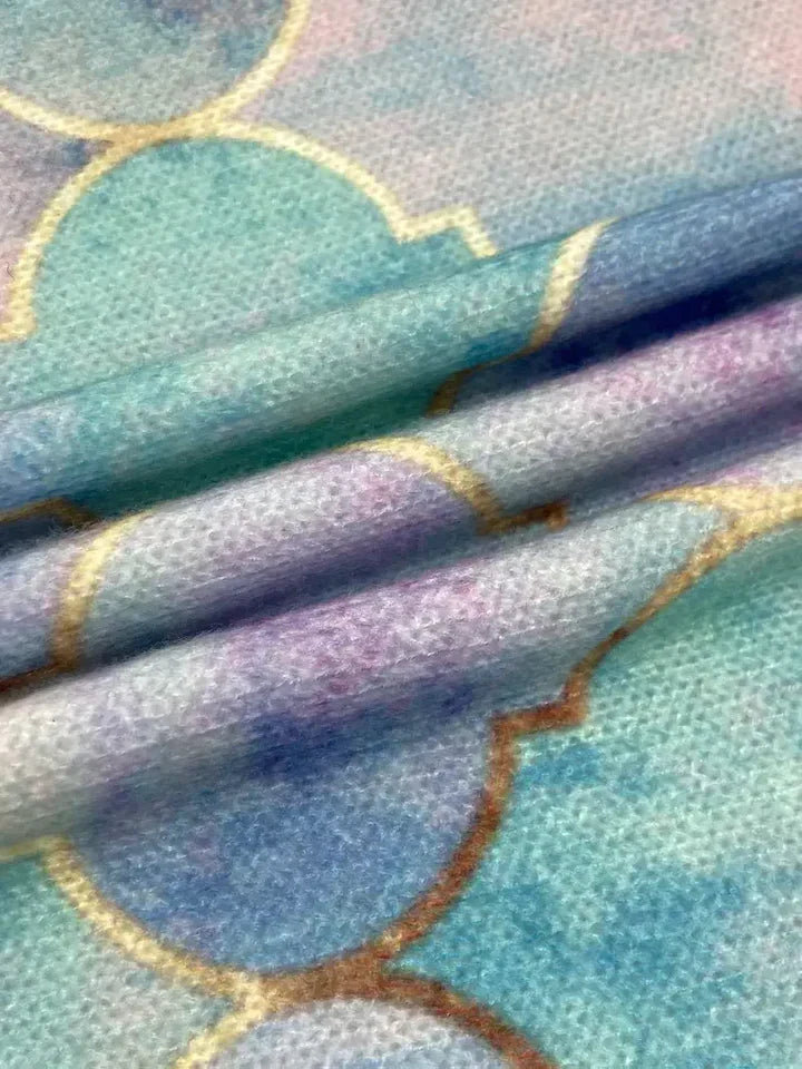 Pull pastel à col roulé et motifs dorés — Amielle Paris