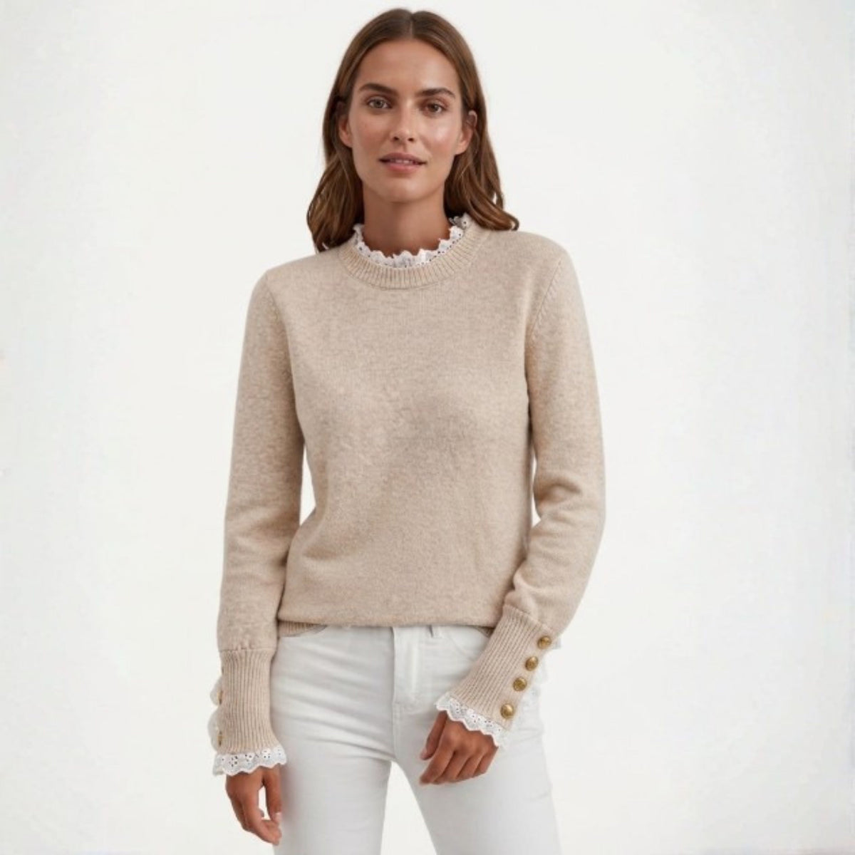 Pull à finitions en dentelle et poignets boutonnés — Amielle Paris