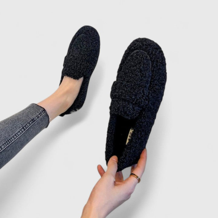 Chaussons effet peau lainée à semelle antidérapante — Amielle Paris