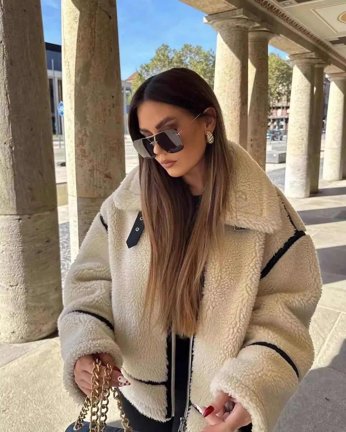 Veste ample effet peluche à bordures contrastées — Amielle Paris