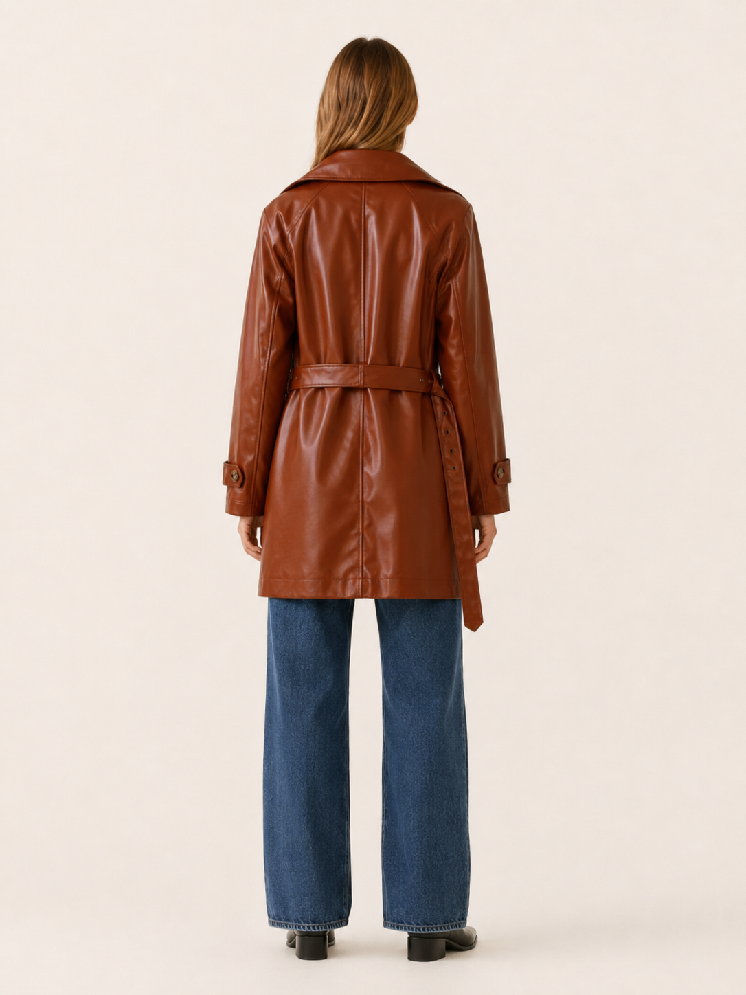 Manteau mi-long aspect cuir à boutonnage croisé — Amielle Paris