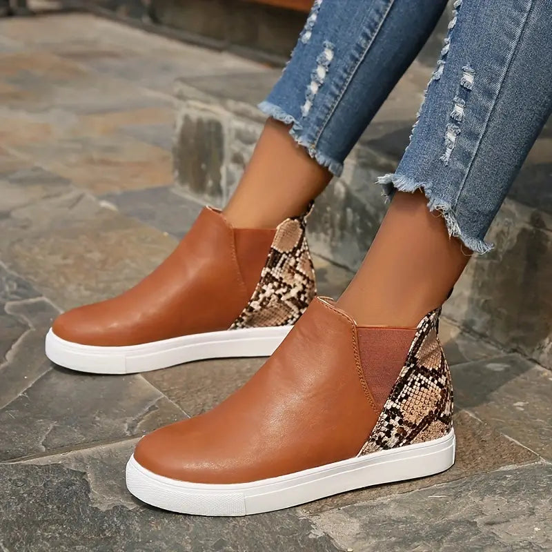 Bottines à empiècement serpent et semelle épaisse — Amielle Paris