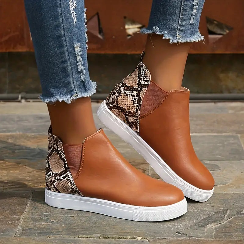 Bottines à empiècement serpent et semelle épaisse — Amielle Paris