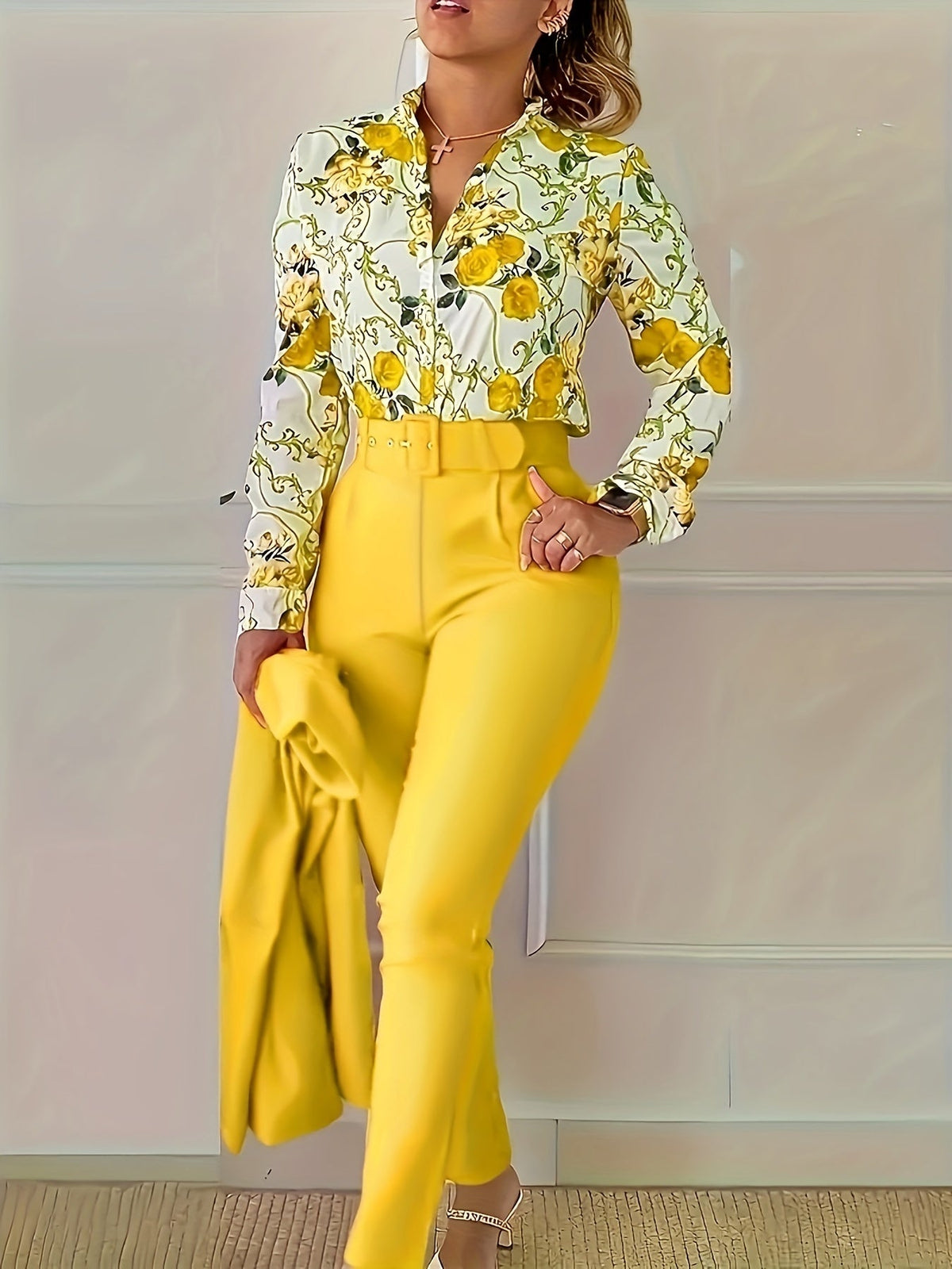 Ensemble blouse fleurie et pantalon habillé — Amielle Paris