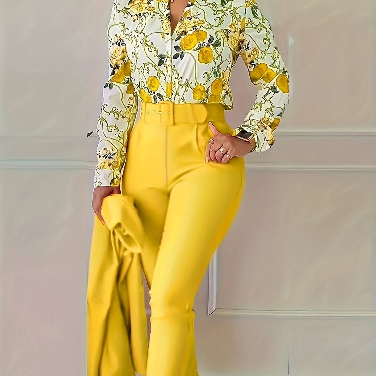 Ensemble blouse fleurie et pantalon habillé — Amielle Paris