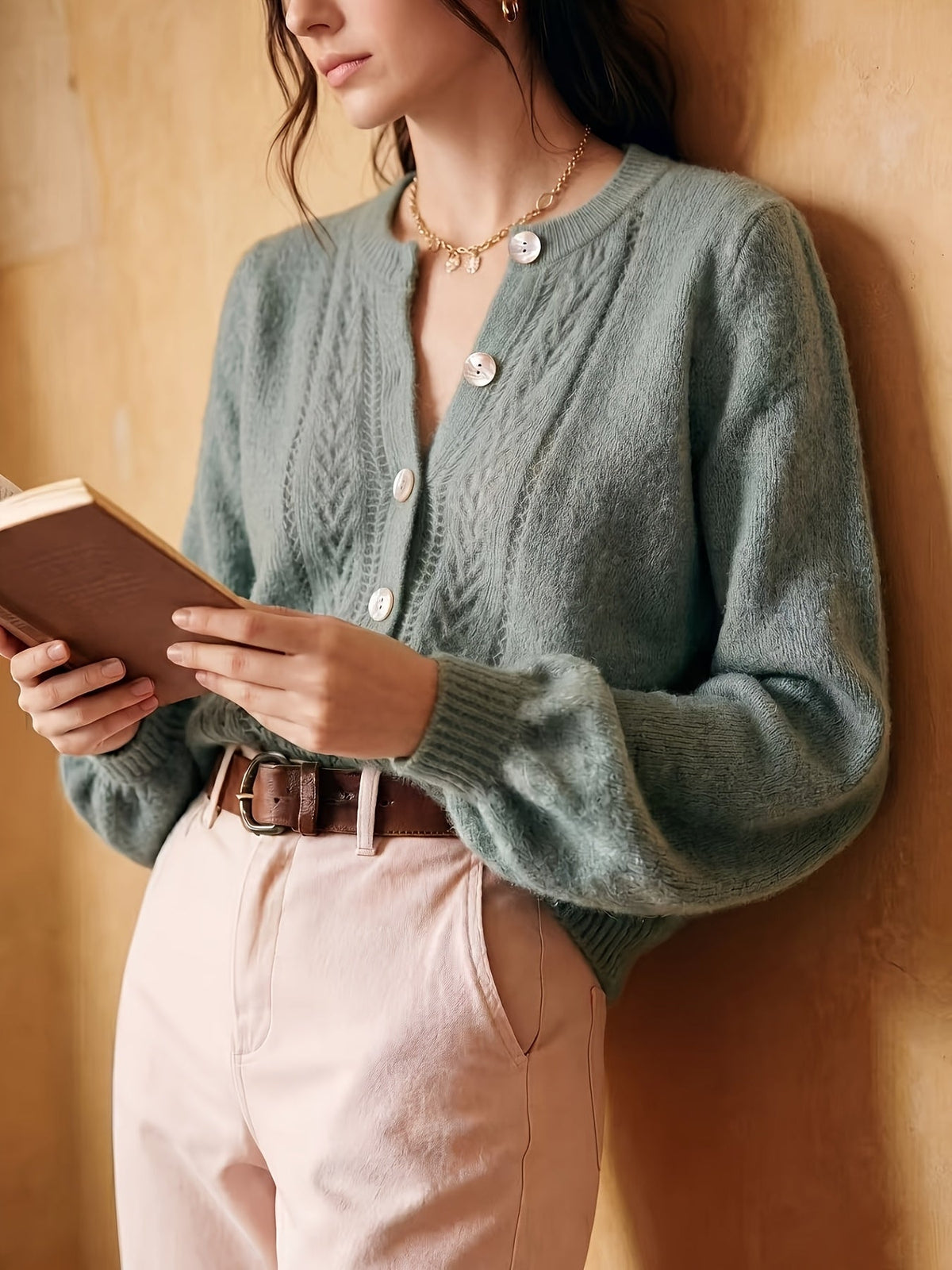 Renata | Gilet ajouré boutonné à col rond — Amielle Paris