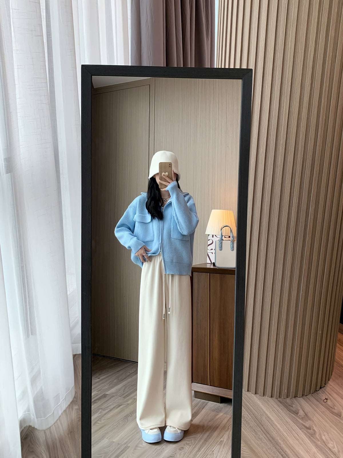 Pantalon large en velours à revers duveteux — Amielle Paris