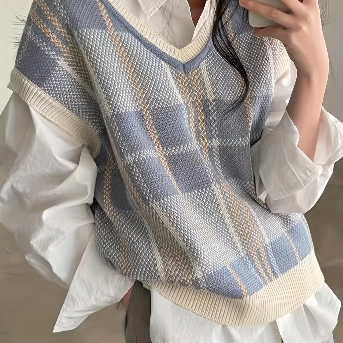 Pull sans manches à carreaux et col V — Amielle Paris