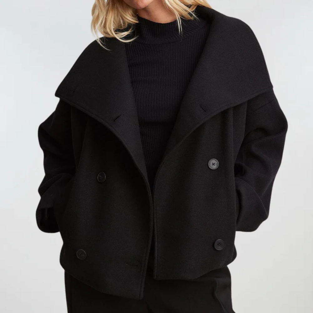 Veste courte croisée à larges revers — Amielle Paris