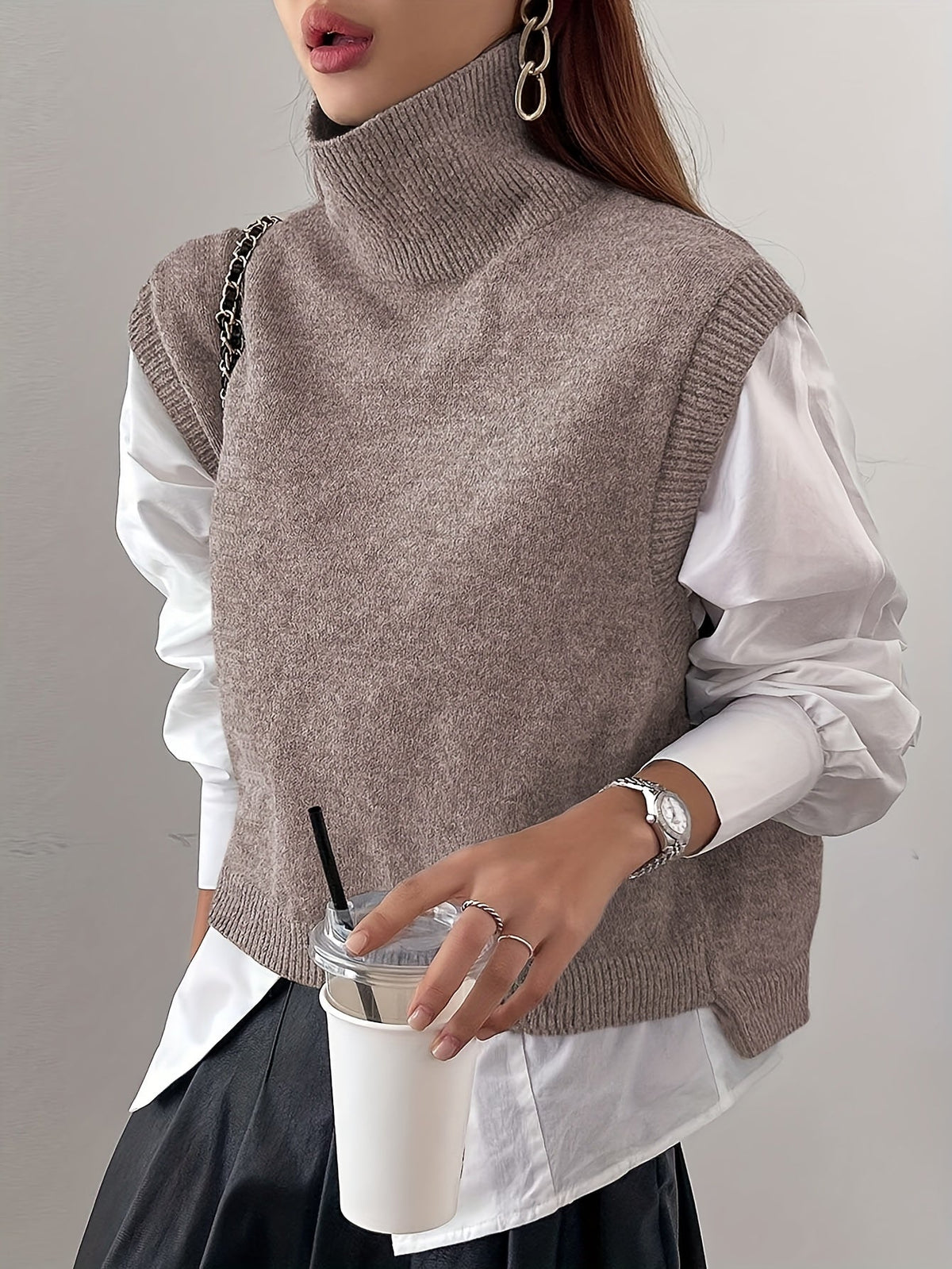 Pull sans manches à col roulé et fentes — Amielle Paris