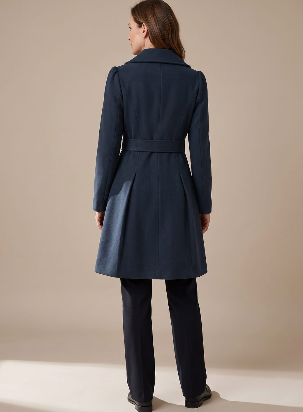 Manteau croisé à coupe cintrée et évasée — Amielle Paris