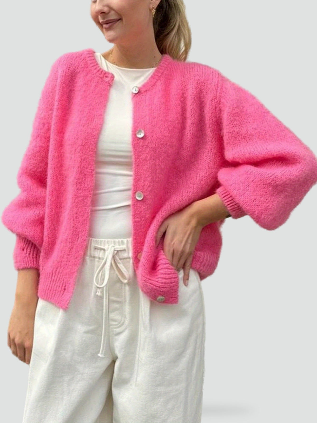 Gilet en maille boutonné à encolure ronde — Amielle Paris