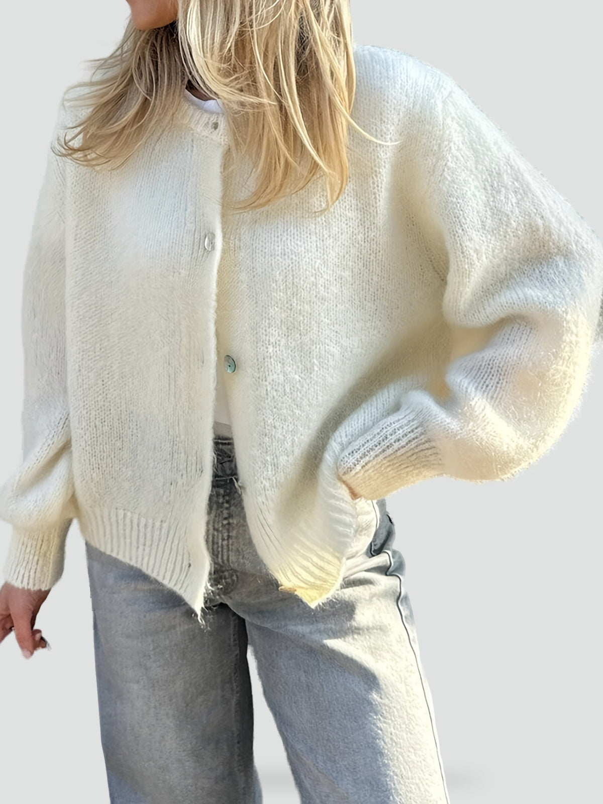 Gilet en maille boutonné à encolure ronde — Amielle Paris