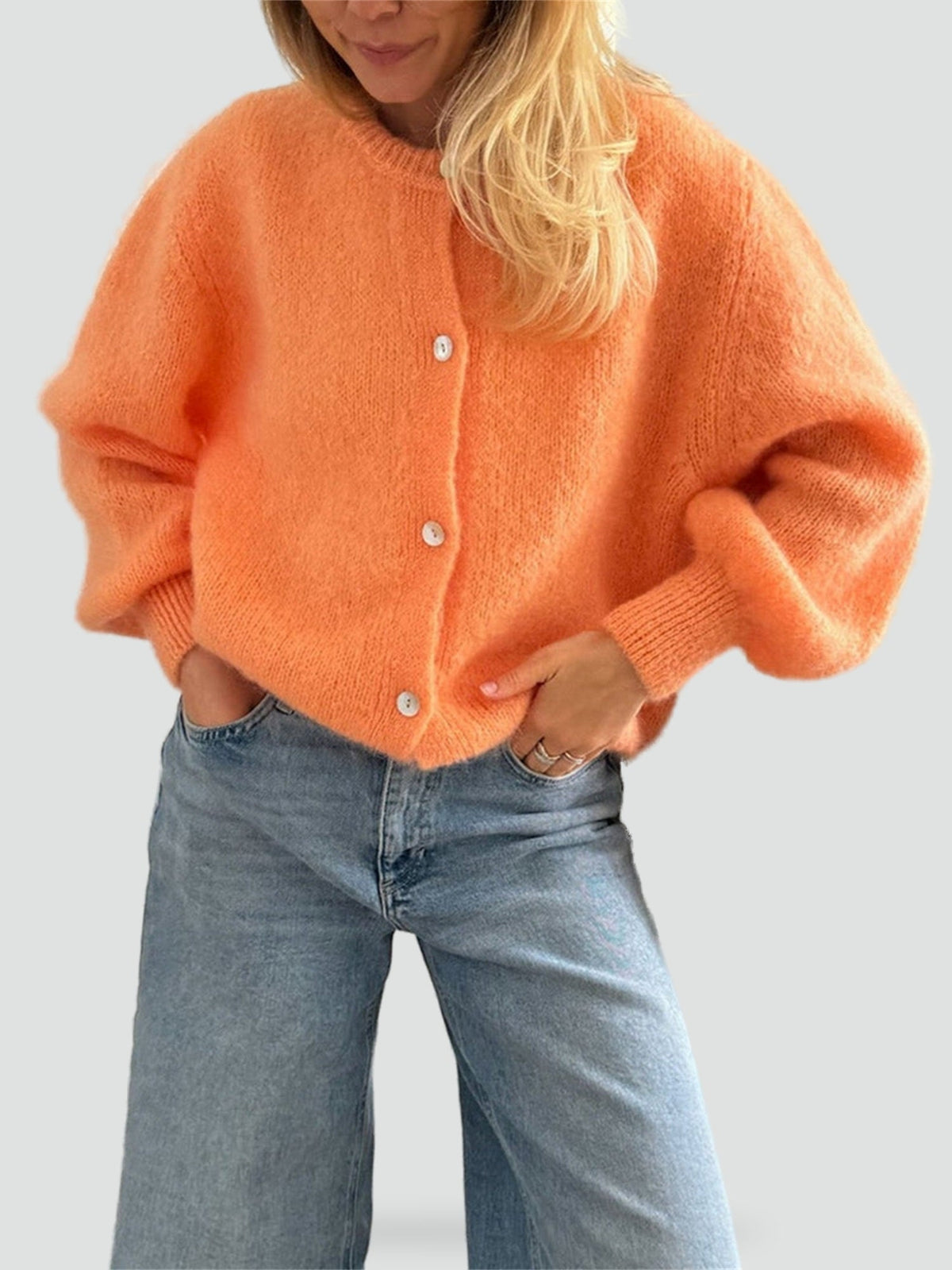 Gilet en maille boutonné à encolure ronde — Amielle Paris