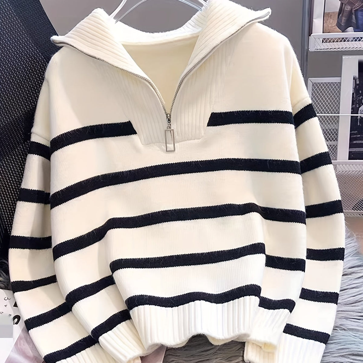 Perrine | Pull rayé à col partiellement zippé — Amielle Paris