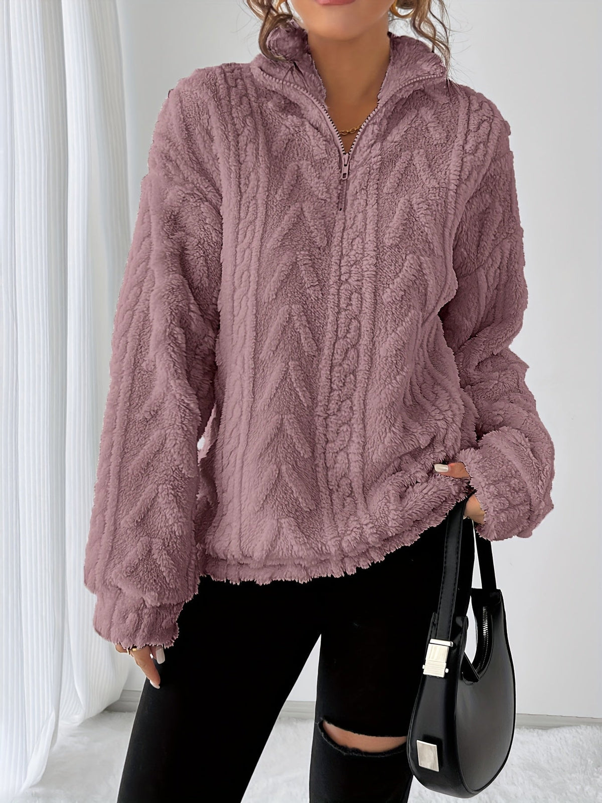 Pull à torsades et texture duveteuse — Amielle Paris