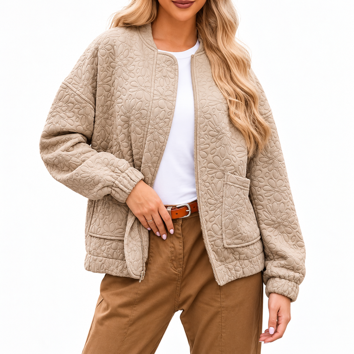 Veste beige matelassée à fleurs en relief — Amielle Paris