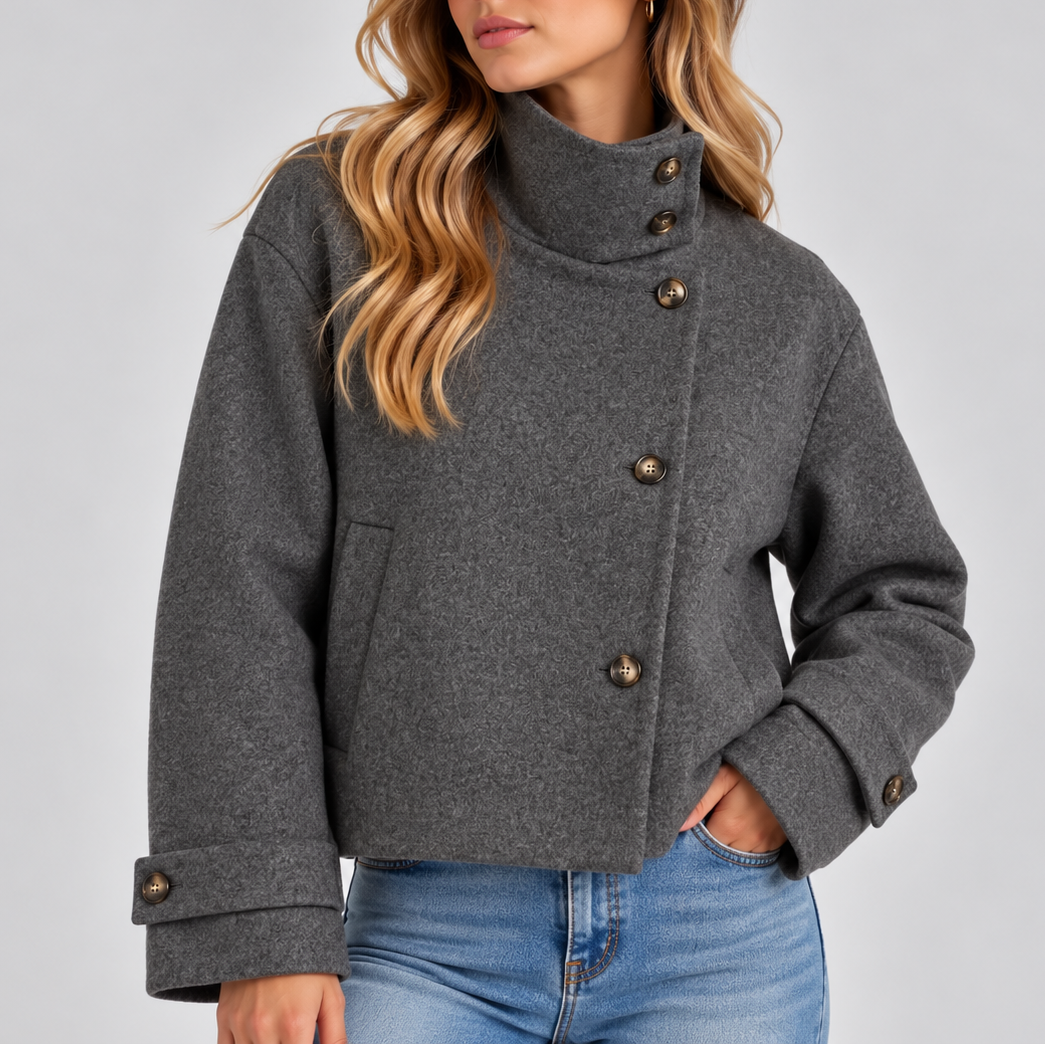 Veste courte à col montant et boutons décalés — Amielle Paris