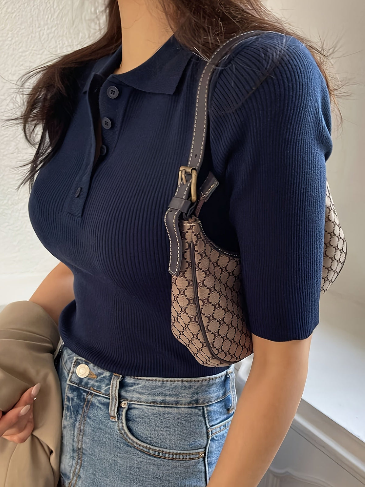 Haut bleu marine côtelé à col polo — Amielle Paris