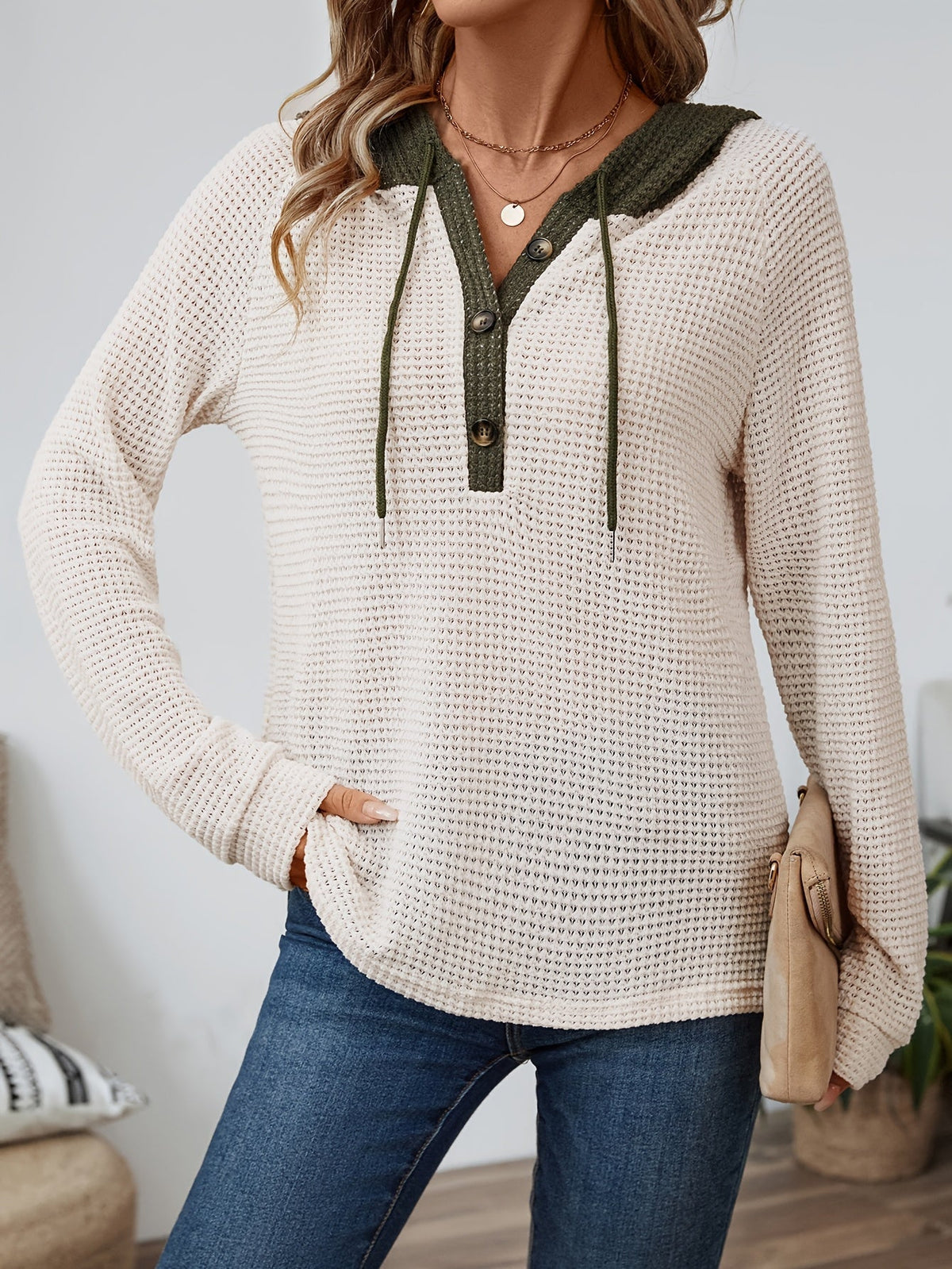 Pull gaufré à capuche contrastée — Amielle Paris