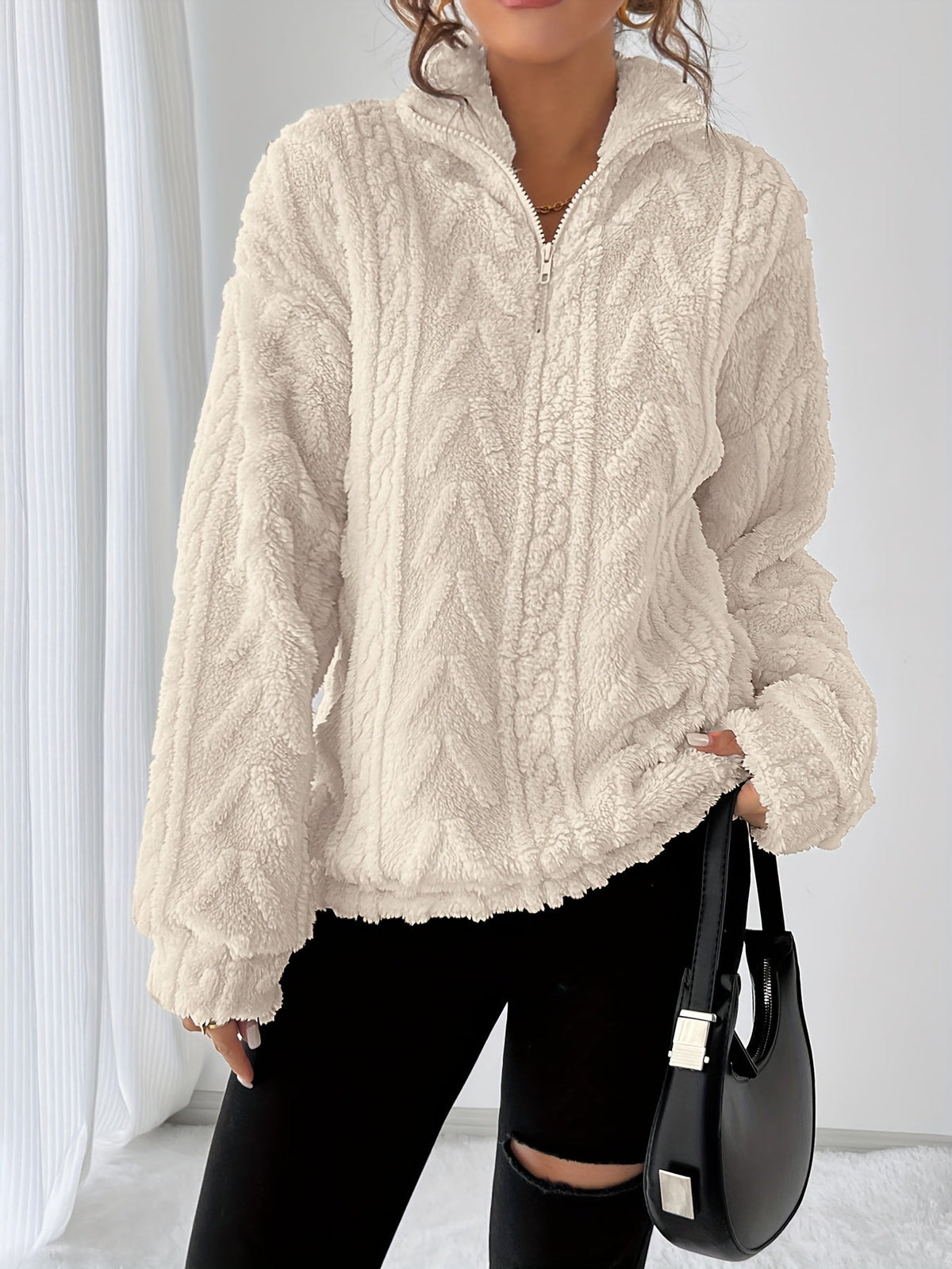 Pull à torsades et texture duveteuse — Amielle Paris