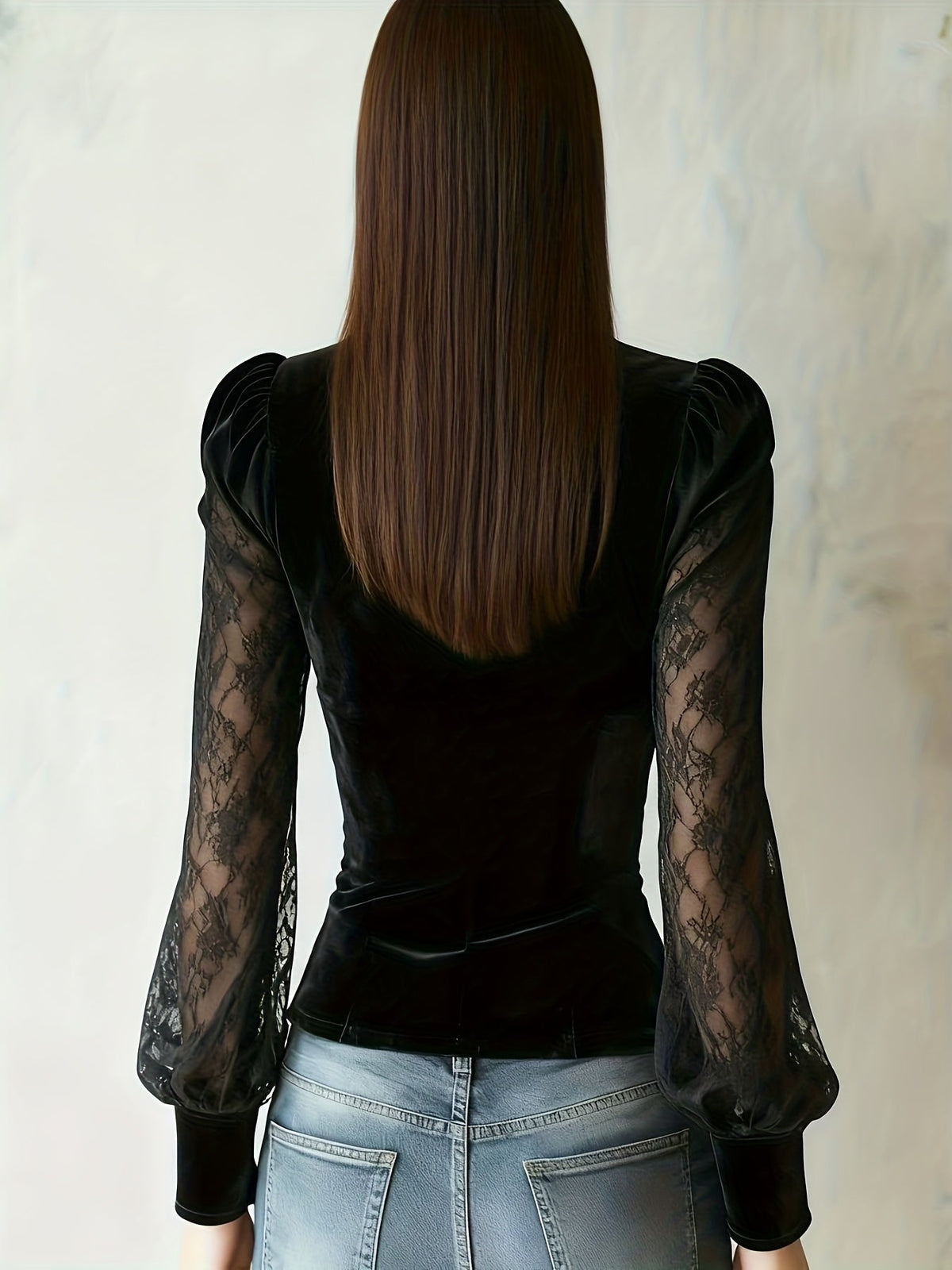 Renata | Blouse en velours et manches en dentelle — Amielle Paris