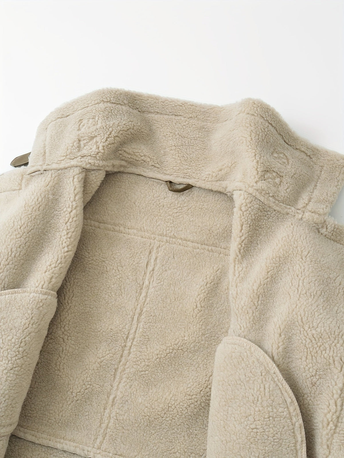 Veste courte ceinturée à doublure effet peau lainée — Amielle Paris