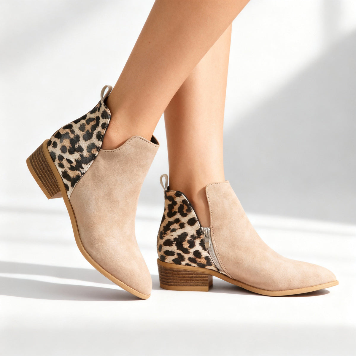 Bottines léopard à talon bas