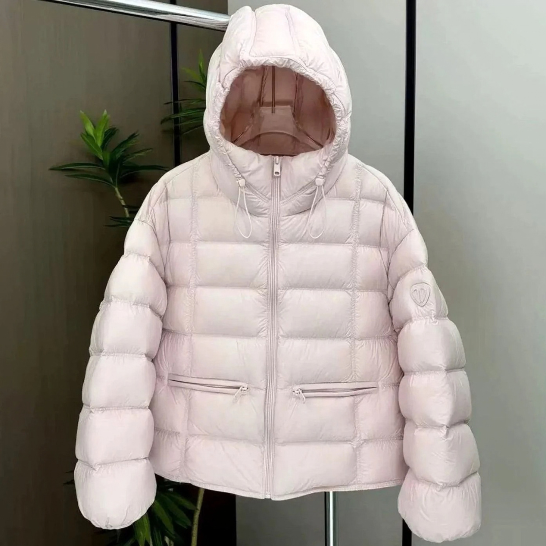 Elara — Veste courte matelassée à capuche — Amielle Paris