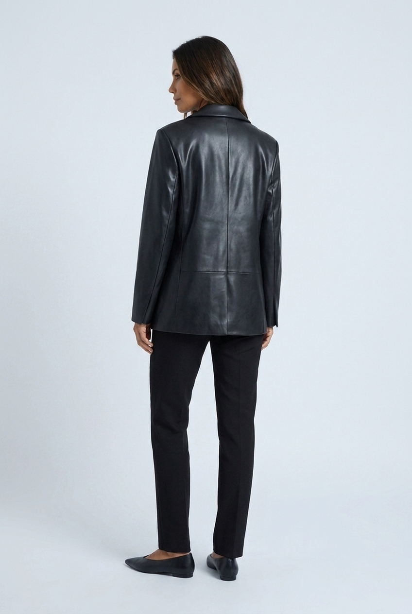 Blazer ajusté à l'aspect cuir Apolline — Amielle Paris