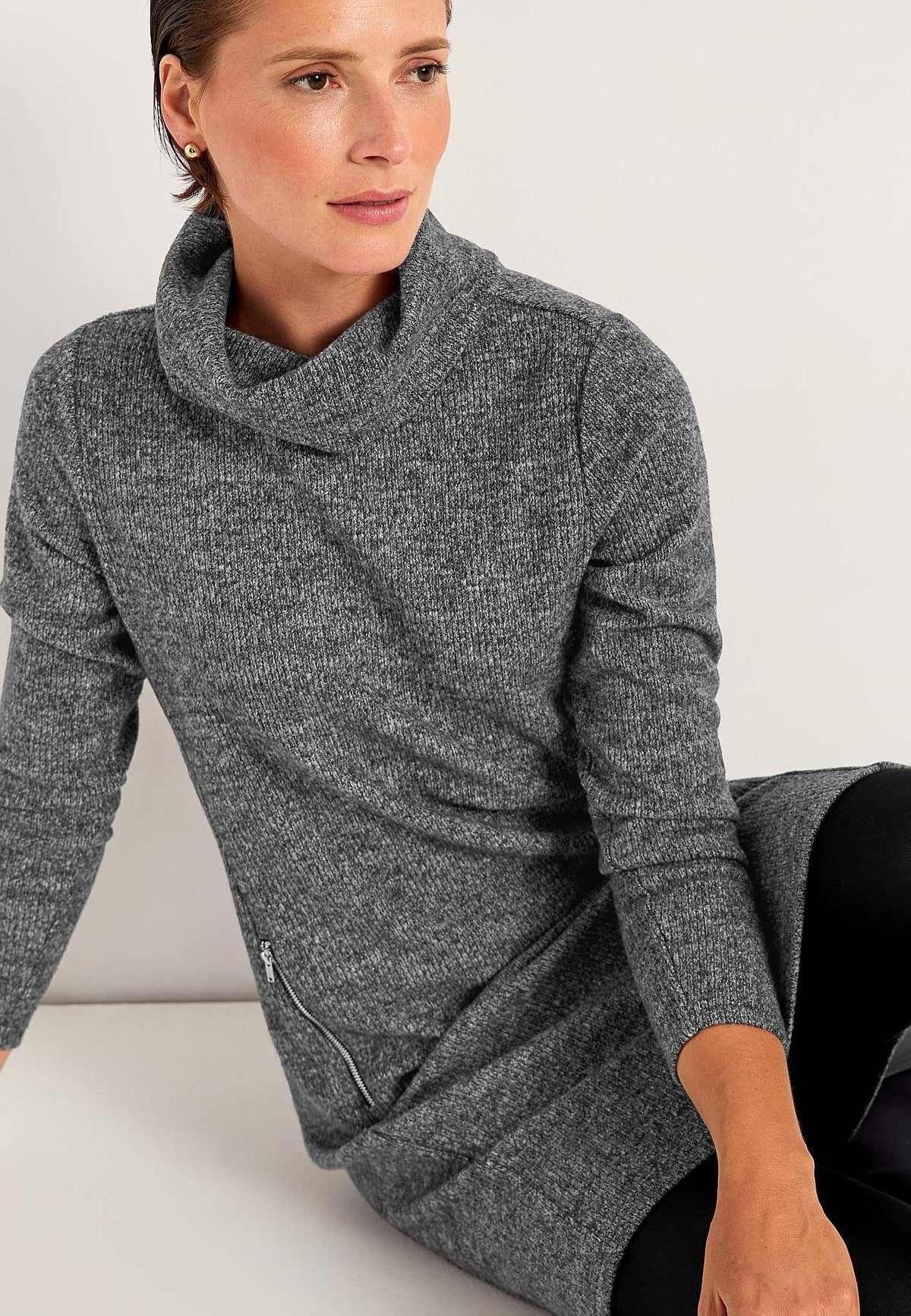 Marlena — Robe pull à col roulé et détails zippés — Amielle Paris