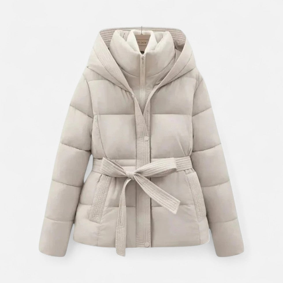 Doudoune matelassée ceinturée à capuche — Amielle Paris
