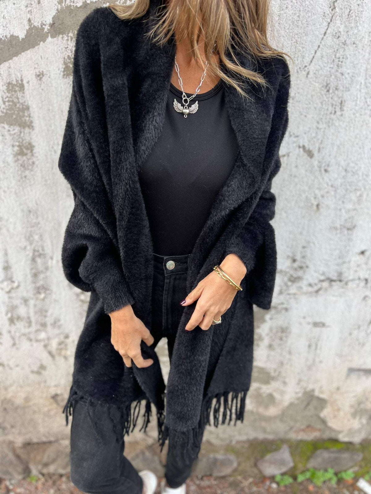 Gilet drapé duveteux à franges — Amielle Paris