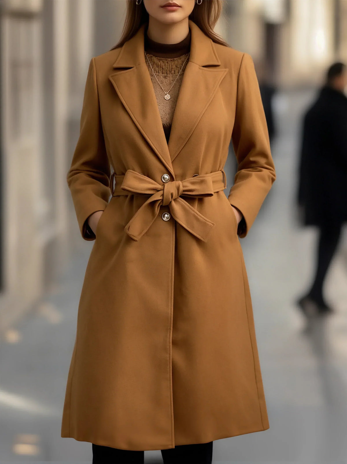 Manteau à revers crantés et ceinture à nouer — Amielle Paris