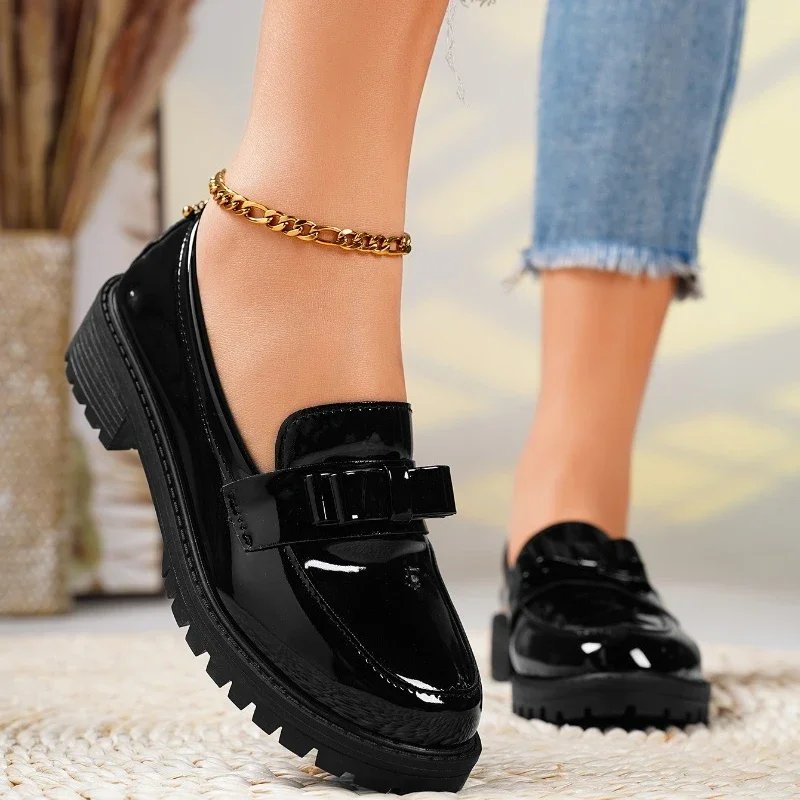 Charlotte — Mocassins vernis à boucles — Amielle Paris
