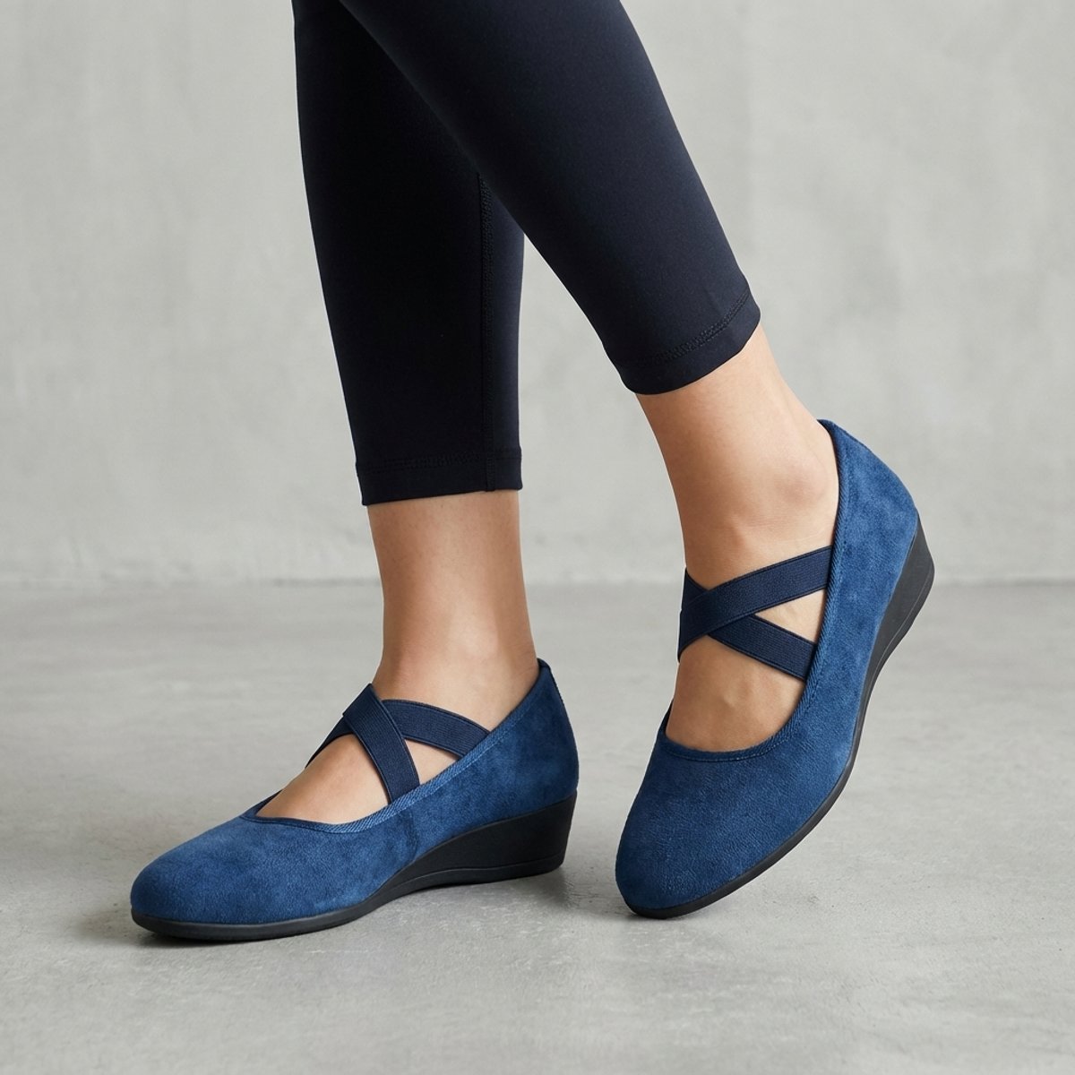 Ballerines à brides croisées et talon compensé discret — Amielle Paris