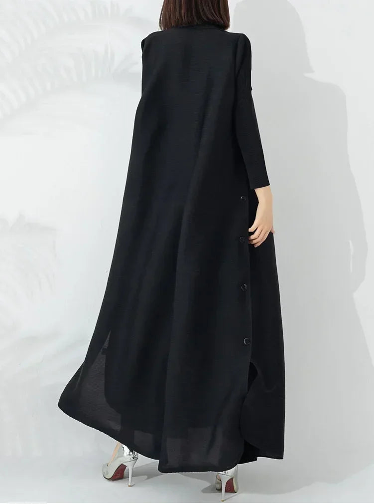 Manteau trapèze ceinturé à revers crantés — Amielle Paris