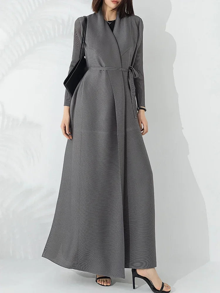 Manteau trapèze ceinturé à revers crantés — Amielle Paris
