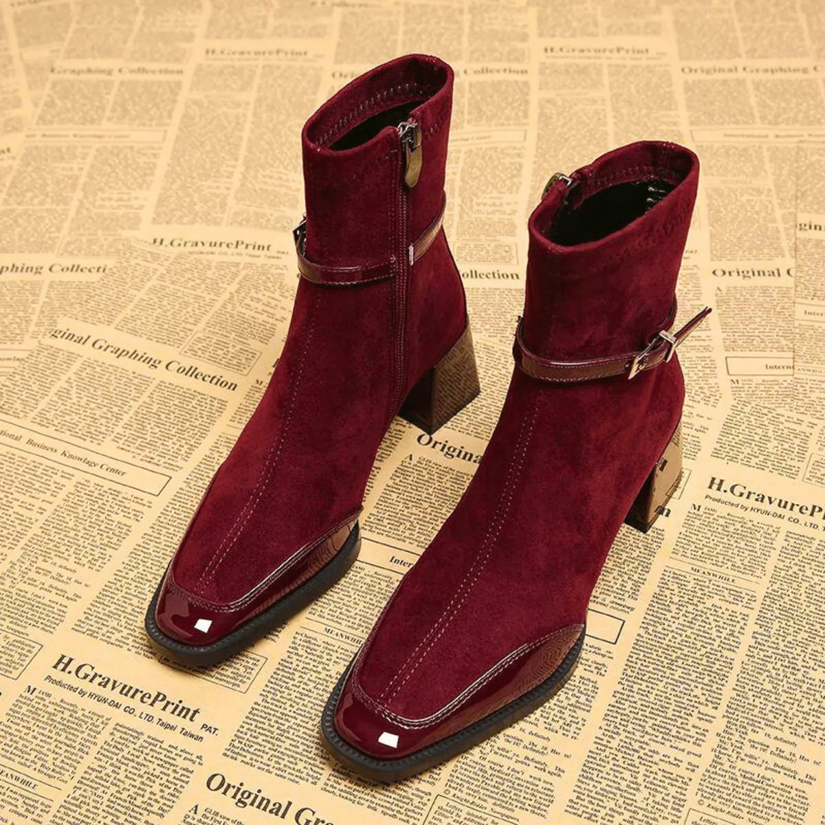 Bottines à bout verni et boucle — Amielle Paris