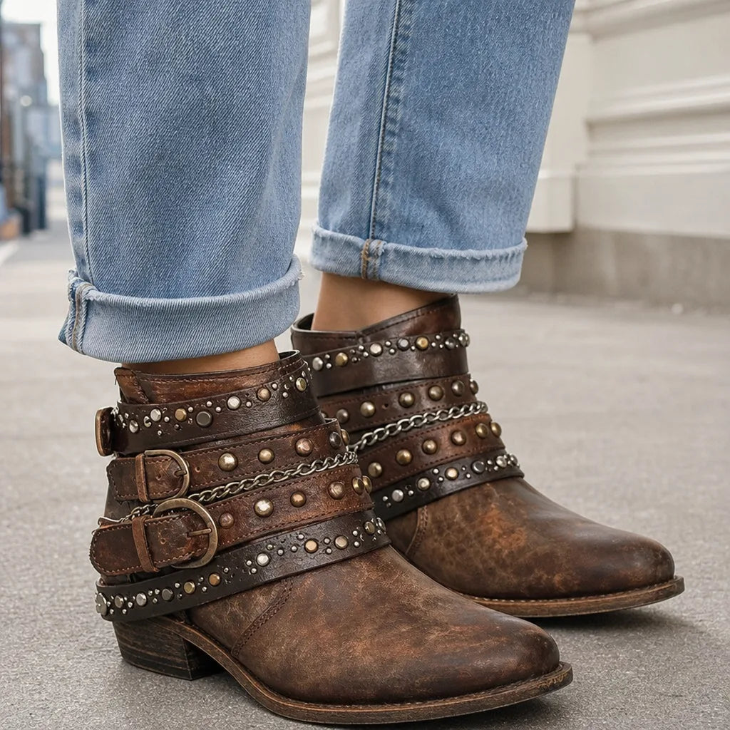Bottines western cloutées à boucles