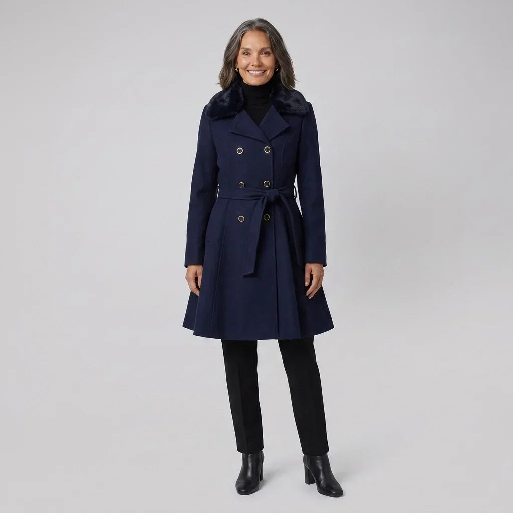 Manteau évasé à col en fausse fourrure — Amielle Paris