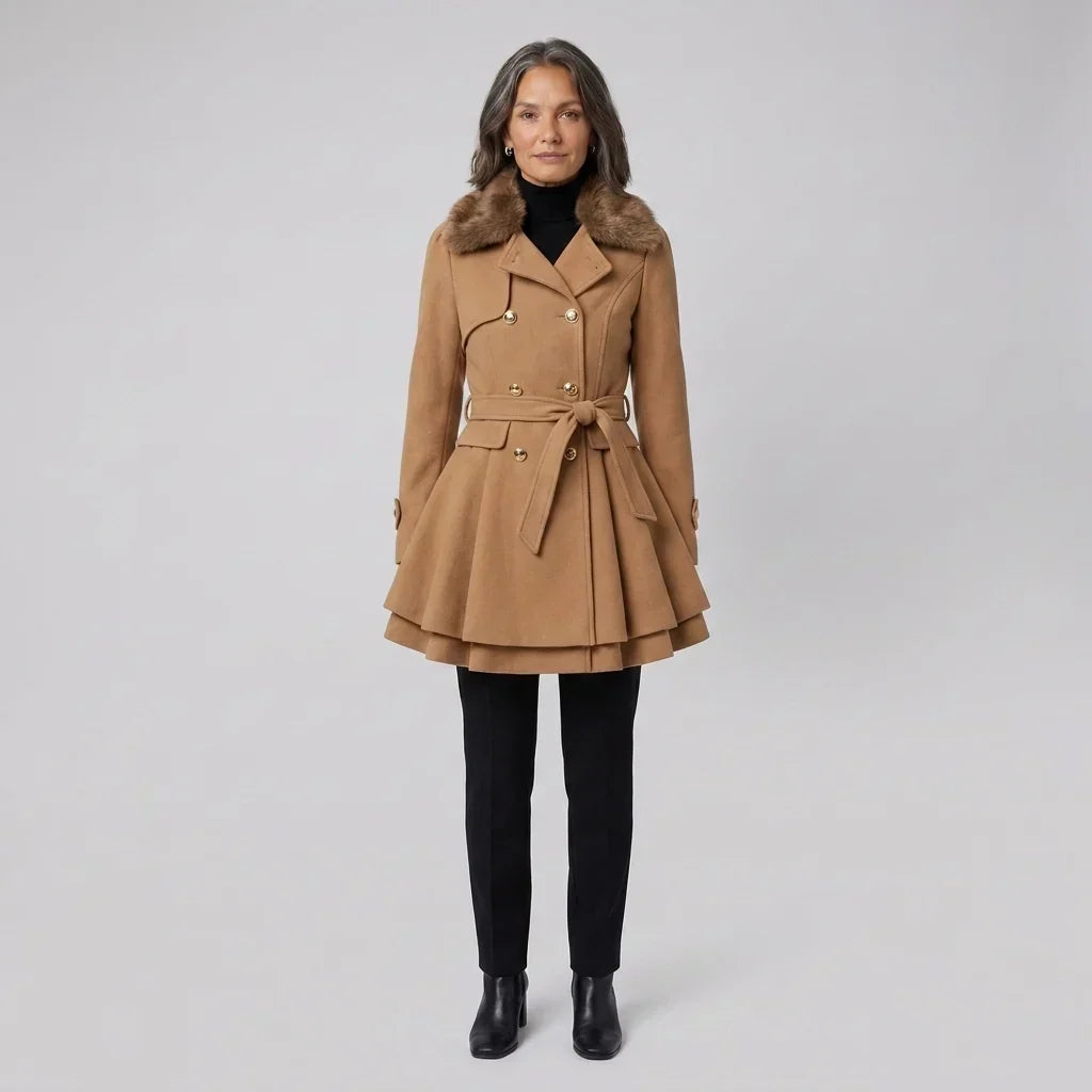 Manteau évasé à col en fausse fourrure — Amielle Paris
