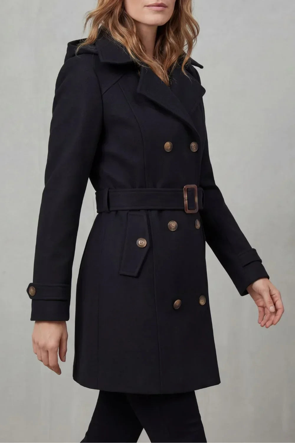 Manteau croisé ceinturé à revers — Amielle Paris