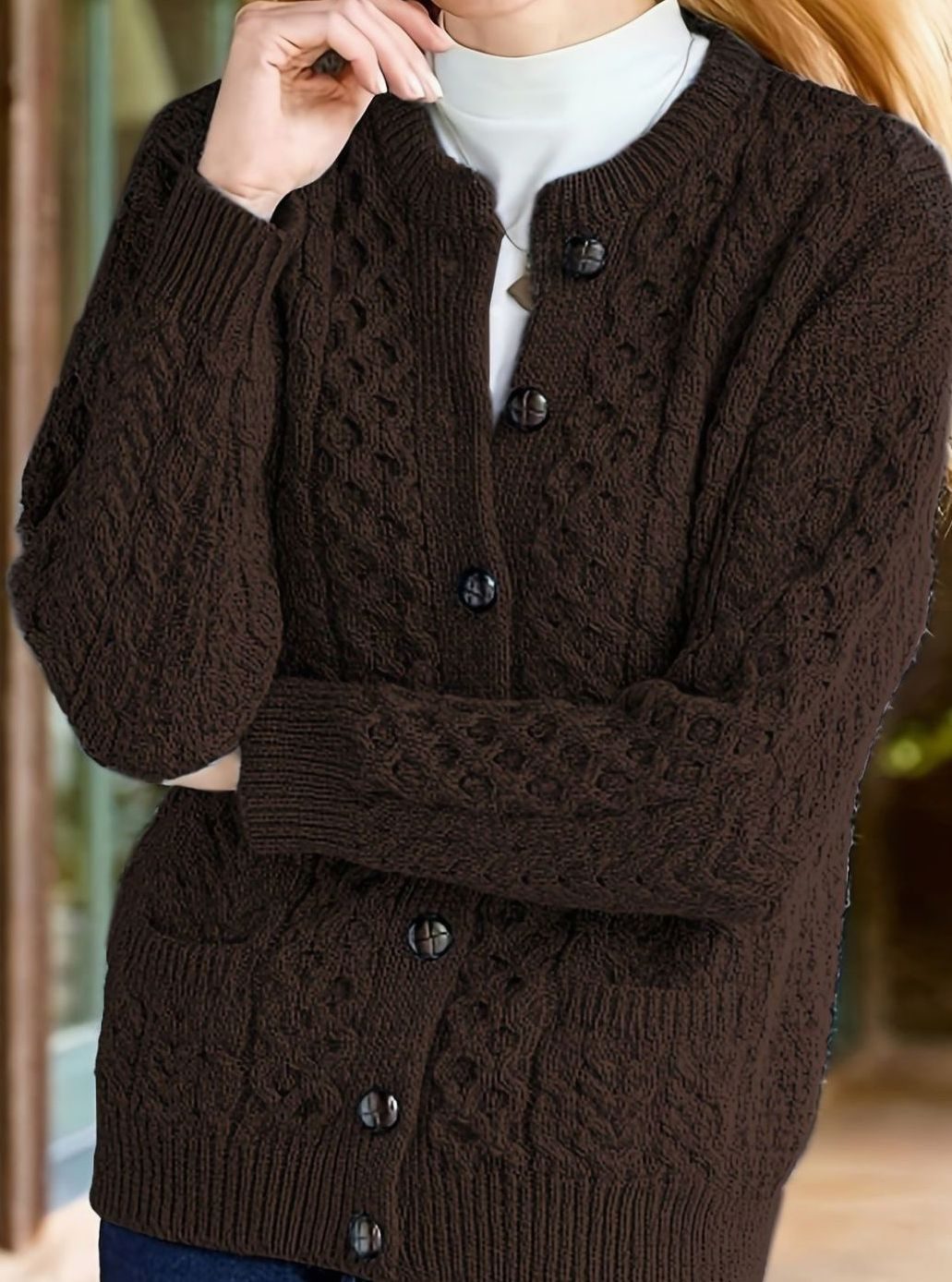 Gilet en grosse maille torsadée à col rond — Amielle Paris