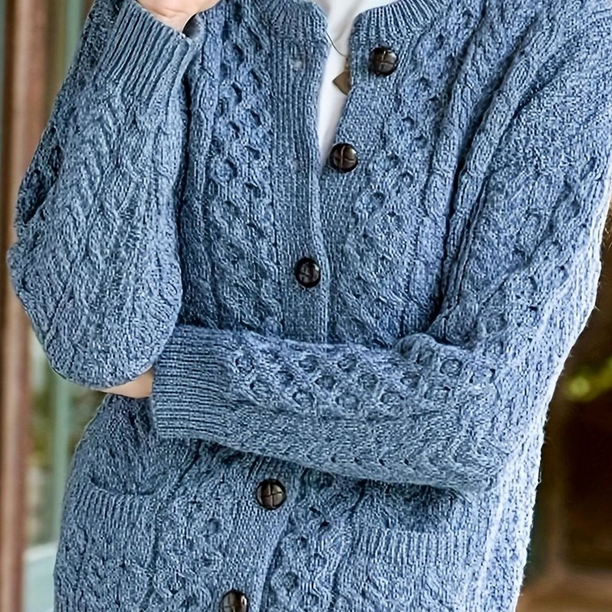 Gilet en grosse maille torsadée à col rond — Amielle Paris