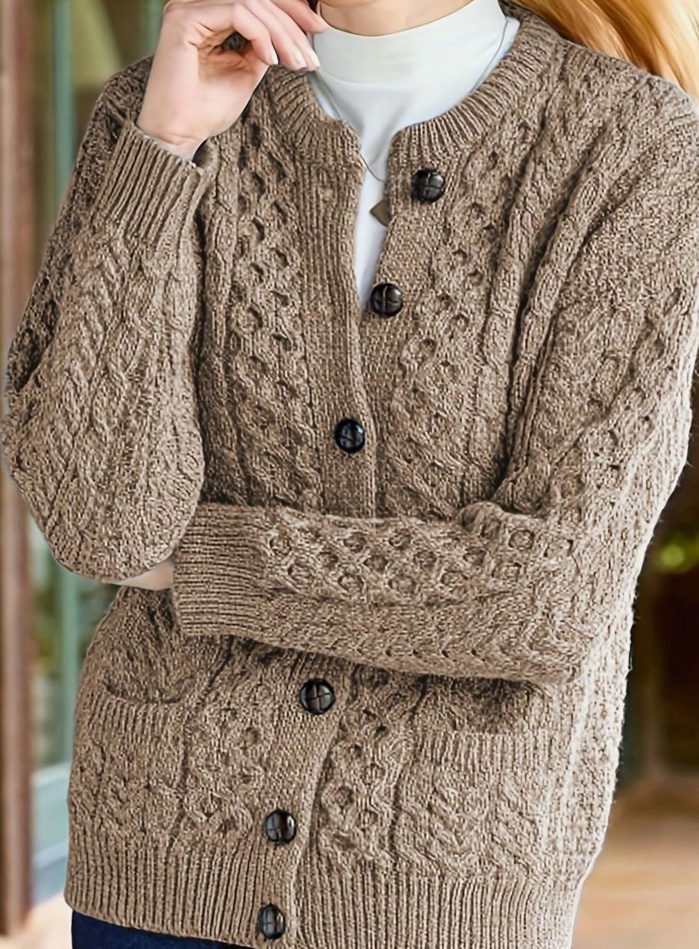 Gilet en grosse maille torsadée à col rond — Amielle Paris
